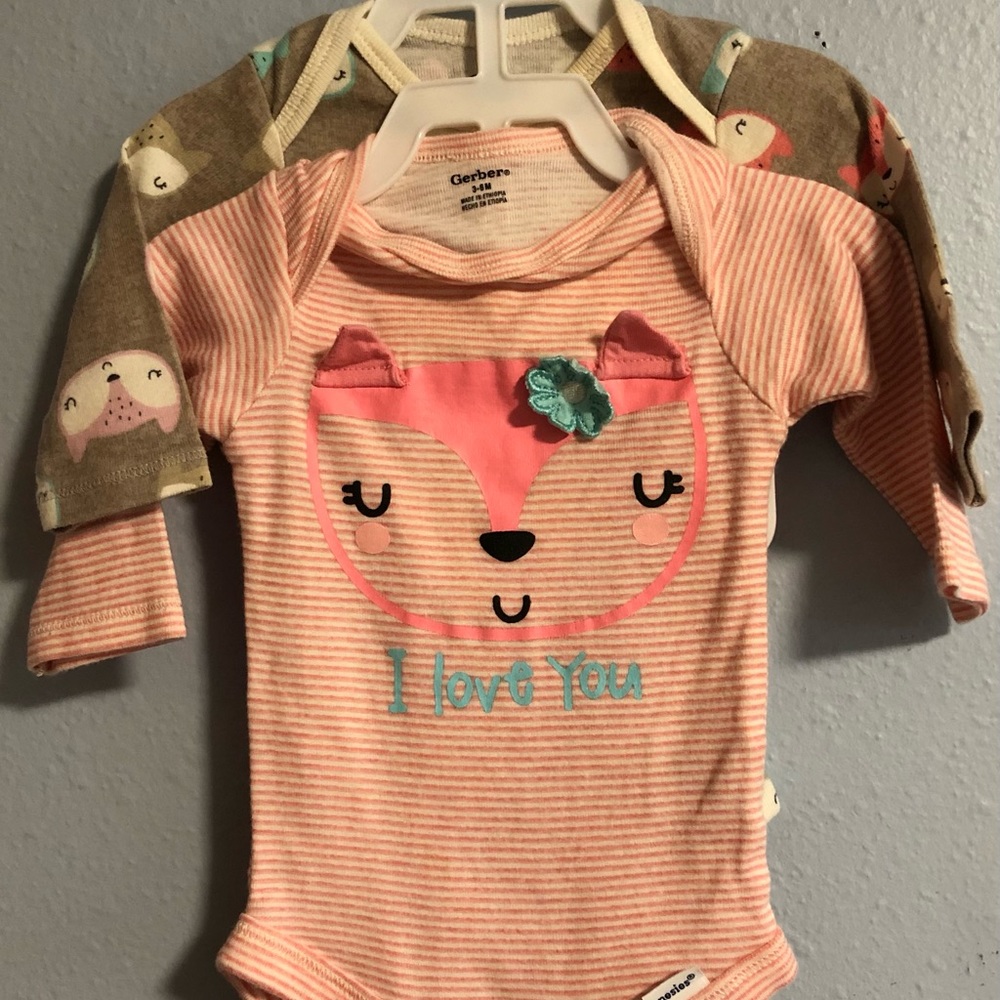 Gerber Baby Girl Foxes Longsleeve onesies. Size 3-6 months